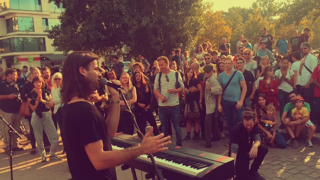 Amazing Keyboard Street Musician